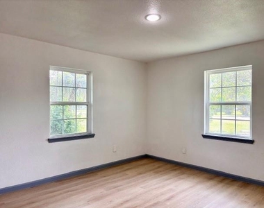 317 San Jacinto Street - Photo Thumbnail 9