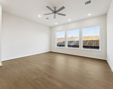 412 N Stiles Street - Photo Thumbnail 4