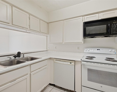 11217 Briar Forest Drive - Photo Thumbnail 8