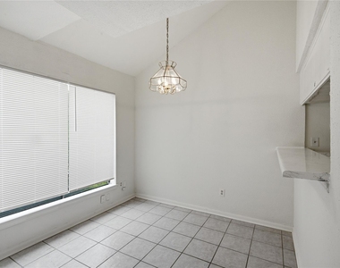 11217 Briar Forest Drive - Photo Thumbnail 10