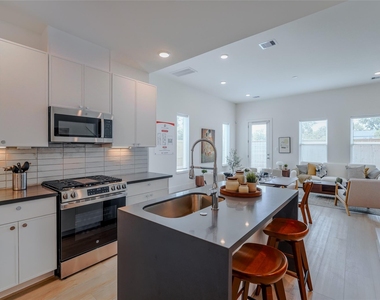 862 Paul Quinn Street - Photo Thumbnail 12