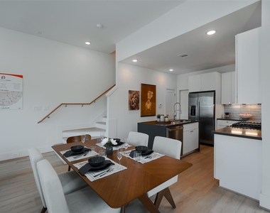 862 Paul Quinn Street - Photo Thumbnail 6