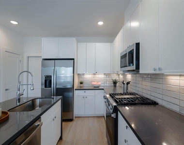 862 Paul Quinn Street - Photo Thumbnail 10