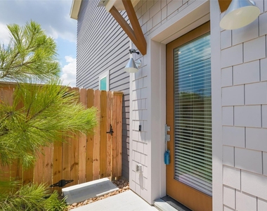 862 Paul Quinn Street - Photo Thumbnail 4