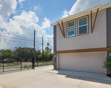 862 Paul Quinn Street - Photo Thumbnail 3
