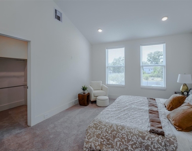 862 Paul Quinn Street - Photo Thumbnail 20
