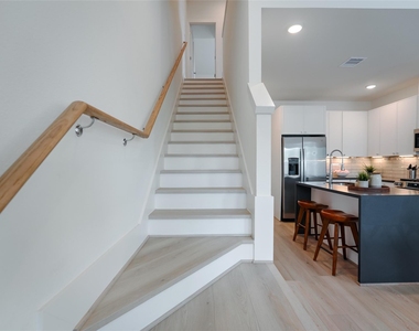 862 Paul Quinn Street - Photo Thumbnail 18