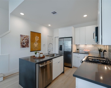 862 Paul Quinn Street - Photo Thumbnail 9