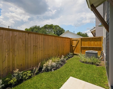 862 Paul Quinn Street - Photo Thumbnail 36