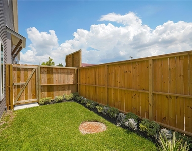 862 Paul Quinn Street - Photo Thumbnail 35