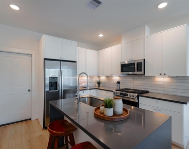862 Paul Quinn Street - Photo Thumbnail 11