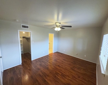 2210 Dorrington Street - Photo Thumbnail 12