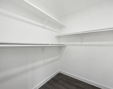 1056 North Lane Unit A - Photo Thumbnail 7