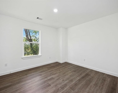 1056 North Lane Unit A - Photo Thumbnail 11