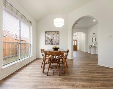 9211 Memorial Hills Drive - Photo Thumbnail 15