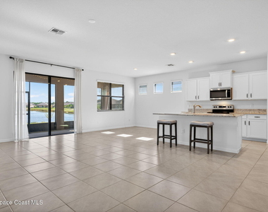 830 Remington Green Drive Se - Photo Thumbnail 5