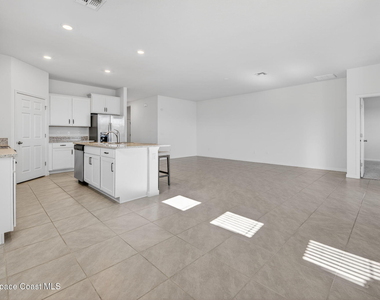830 Remington Green Drive Se - Photo Thumbnail 3
