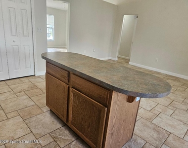 842 Aruba Avenue Se - Photo Thumbnail 4