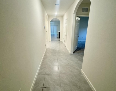 1697 Waldo Street Se - Photo Thumbnail 5