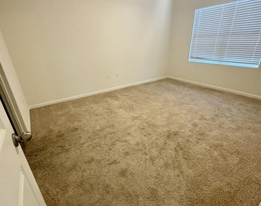 1697 Waldo Street Se - Photo Thumbnail 8