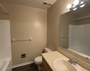 1058 Mollie Lane - Photo Thumbnail 7