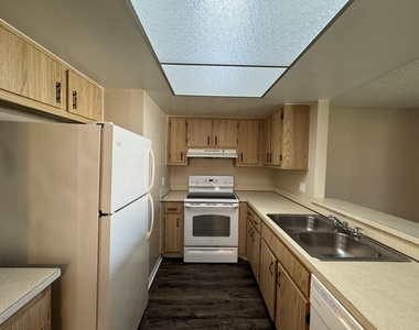 1058 Mollie Lane - Photo Thumbnail 5