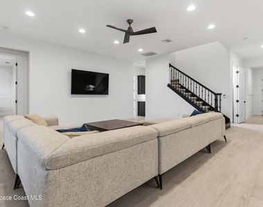 3256 Kamin Drive - Photo Thumbnail 6