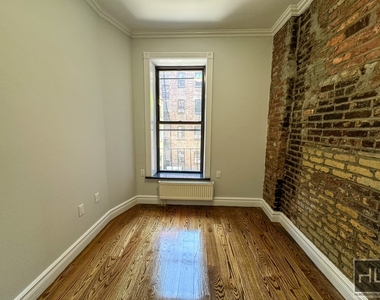 East 13th Street - Photo Thumbnail 3