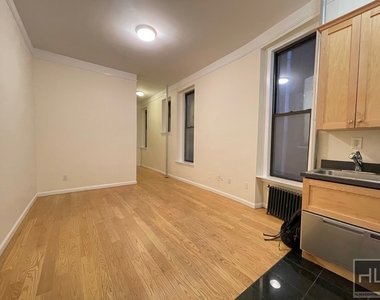 East 82 Street - Photo Thumbnail 2