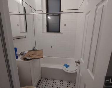 East 82 Street - Photo Thumbnail 3