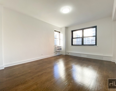 East 69 Street - Photo Thumbnail 3