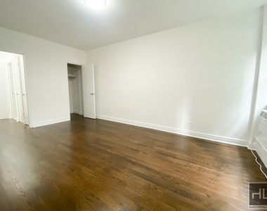 East 69 Street - Photo Thumbnail 5