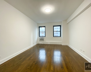 East 69 Street - Photo Thumbnail 4