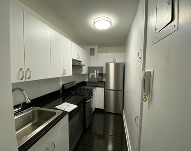 5 Avenue - Photo Thumbnail 5