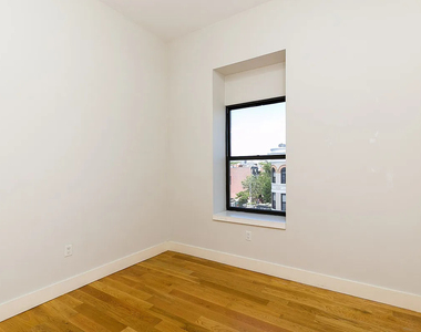 544 Throop Avenue - Photo Thumbnail 7