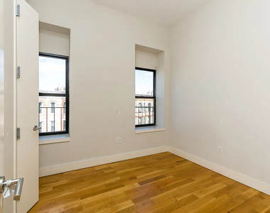 544 Throop Avenue - Photo Thumbnail 4