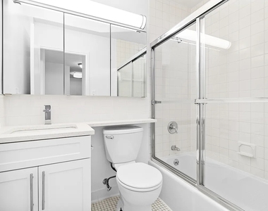 400 East 71st Street - Photo Thumbnail 7
