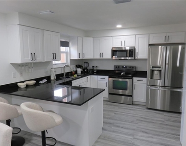 5401 Sweetwater Terrace Circle - Photo Thumbnail 4