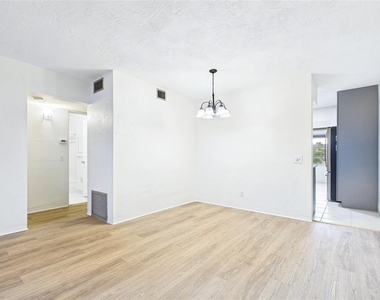 2454 Australia Way E - Photo Thumbnail 15