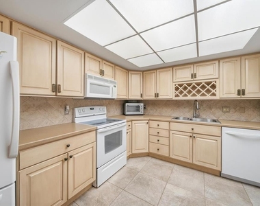 5108 Brittany Drive S - Photo Thumbnail 6