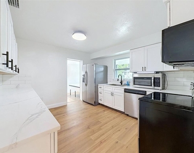 3316 W Nassau Street - Photo Thumbnail 11
