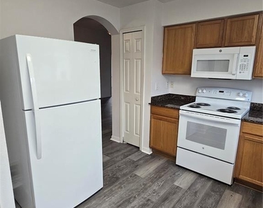 11010 Whitecap Drive - Photo Thumbnail 4