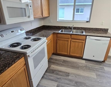 11010 Whitecap Drive - Photo Thumbnail 3