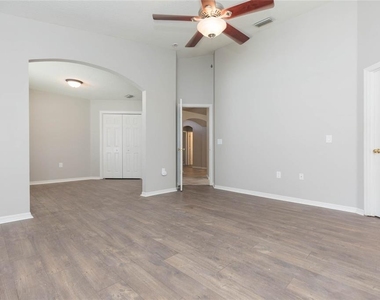 4550 Roundview Court - Photo Thumbnail 10