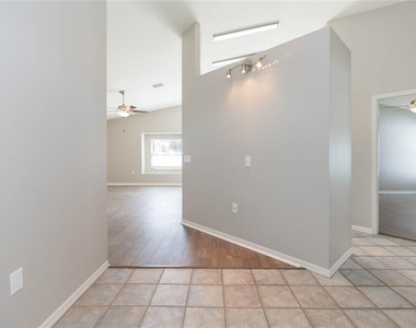 4550 Roundview Court - Photo Thumbnail 2