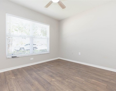 4550 Roundview Court - Photo Thumbnail 14