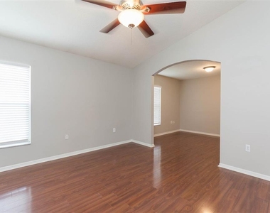 4550 Roundview Court - Photo Thumbnail 17
