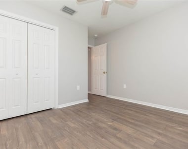4550 Roundview Court - Photo Thumbnail 15