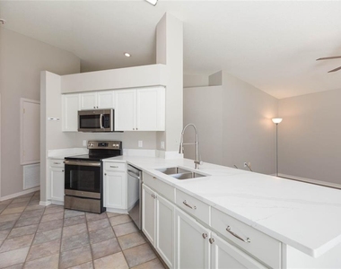 4550 Roundview Court - Photo Thumbnail 7