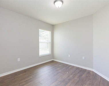4550 Roundview Court - Photo Thumbnail 17